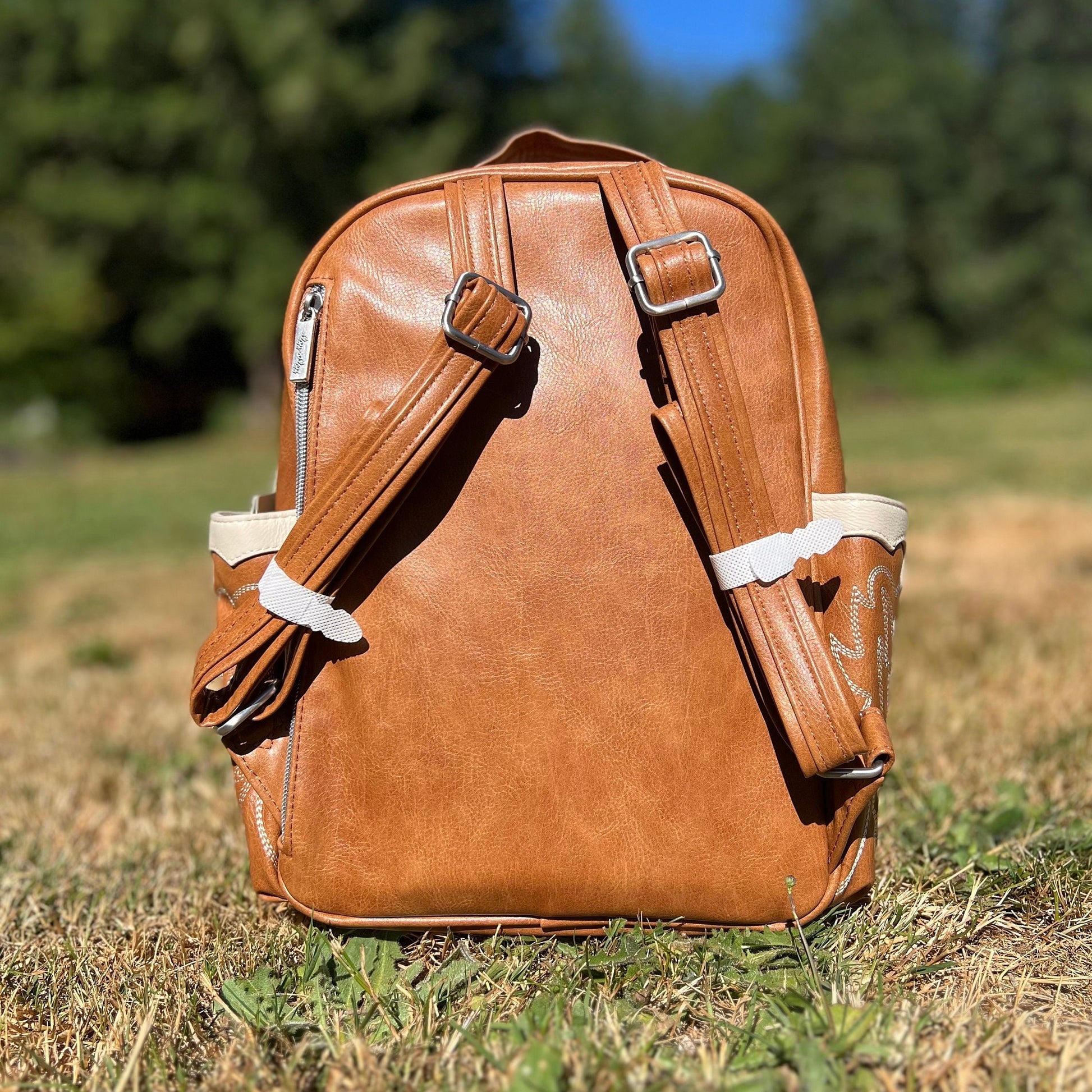 all in one vegan leather backpack set CLASSIC and space for a 15.6 laptop DAREIN Women's Chic Vegan Leather